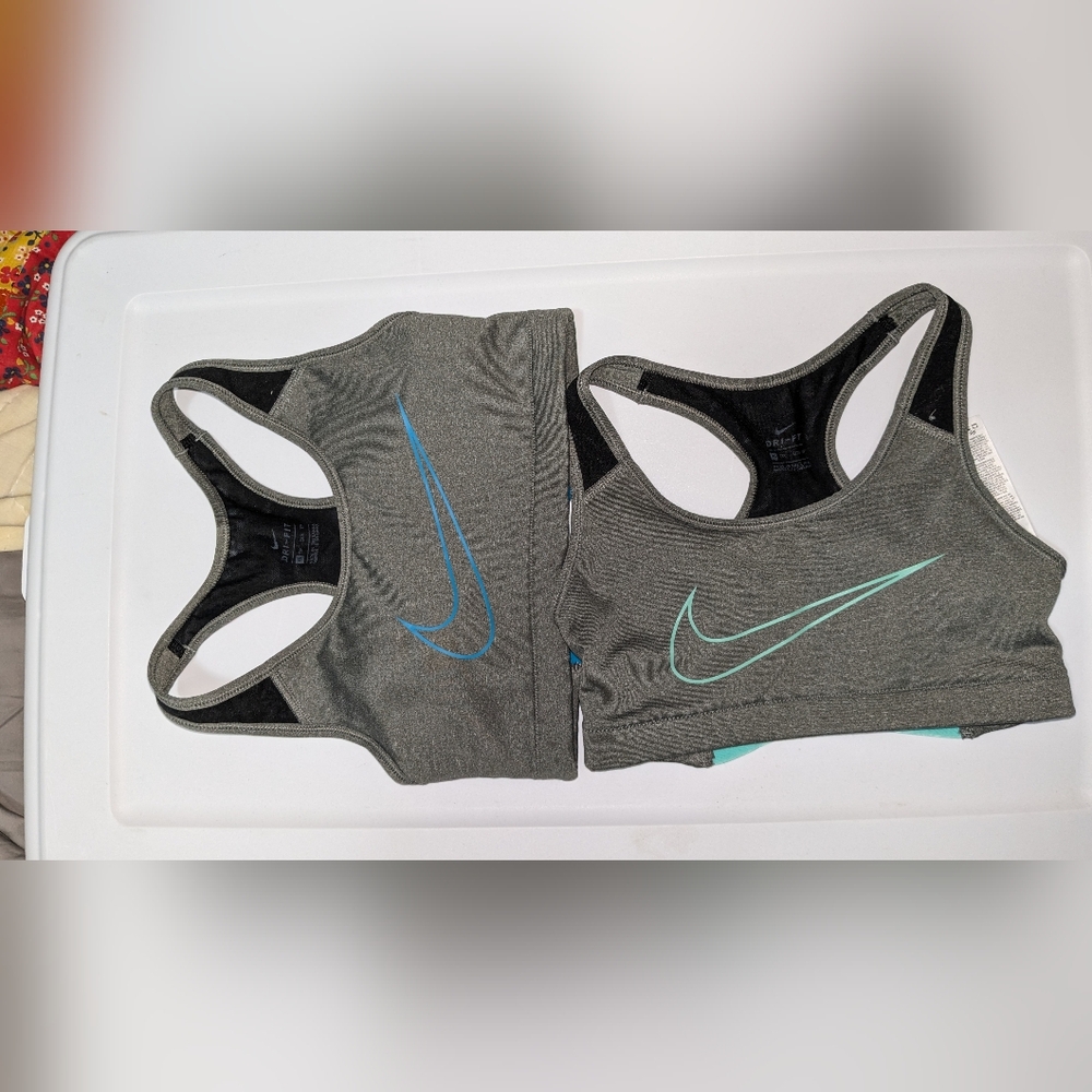 2 Nike sports bras. XS in excellent condition